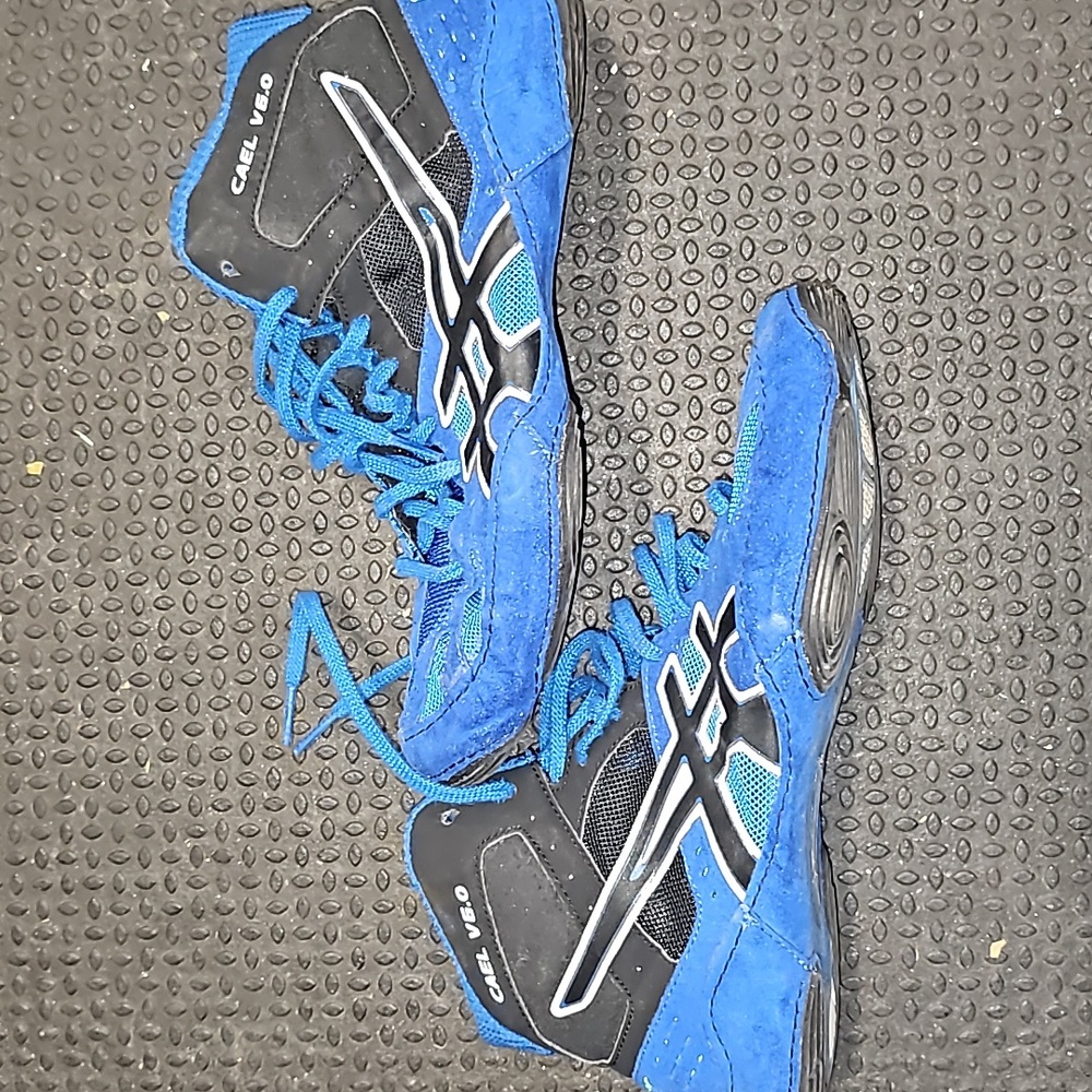Asics wrestling shoes